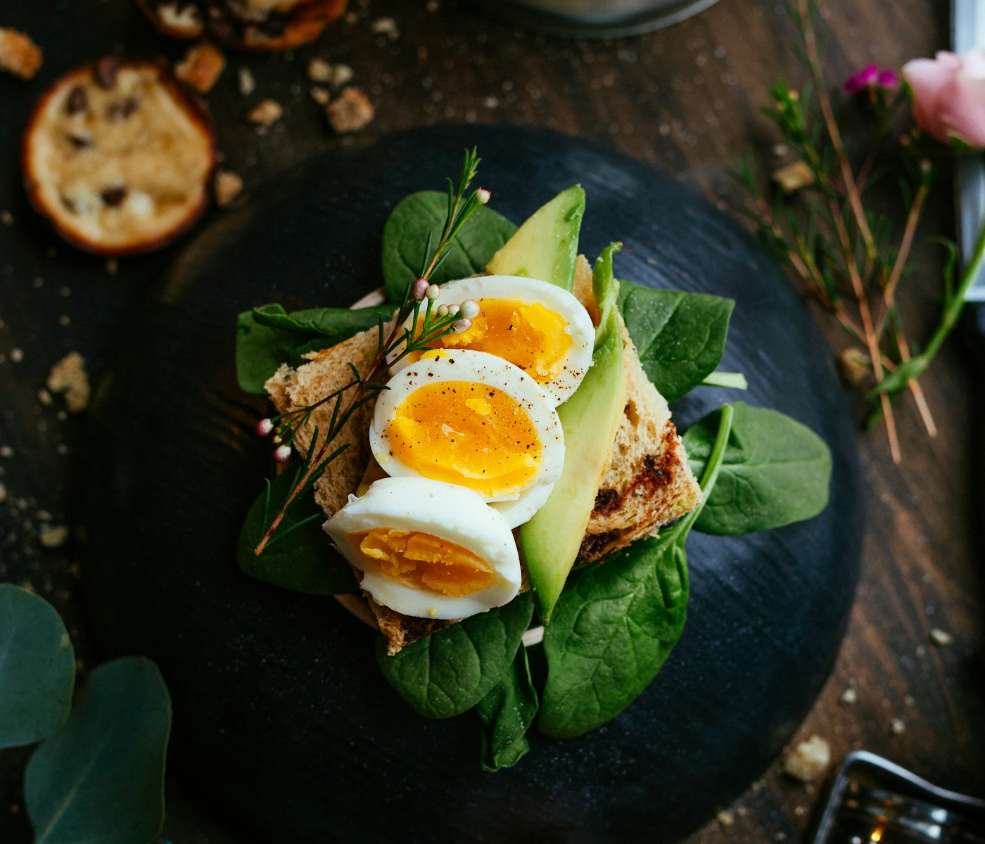 Jammy eggs, herb salad & green chilli oil